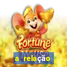 a relação simbiótica entre uma pantera e um coelho